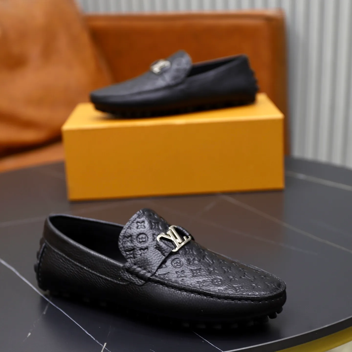 Ex-factory price: 480💰【LV】Louis Vuitton ⚠️High-end men’s driving and pedal series ⚠️38-44 (customized for 45) ⚠️All original cowhide leather! Thick and soft! Made entirely of calfskin lining! The latest non-slip beanie sole! Three-dimensional package technology! Fashionable and classic! Handicrafts! Original high quality! Feel free to compare!